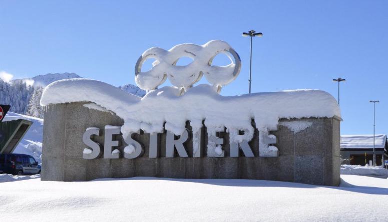 Attico Villaggio Olimpico Colle Sestriere Exterior foto